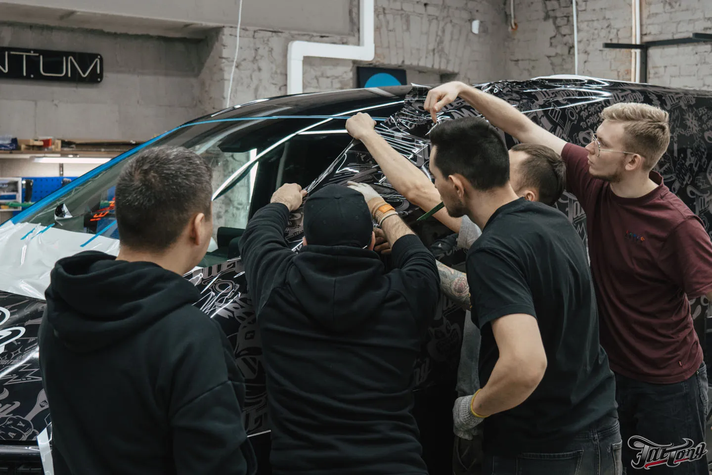 Разработали и реализовали дизайн-проект для Hyundai Staria, нового рабочего автомобиля Fat Tony! Как это было?